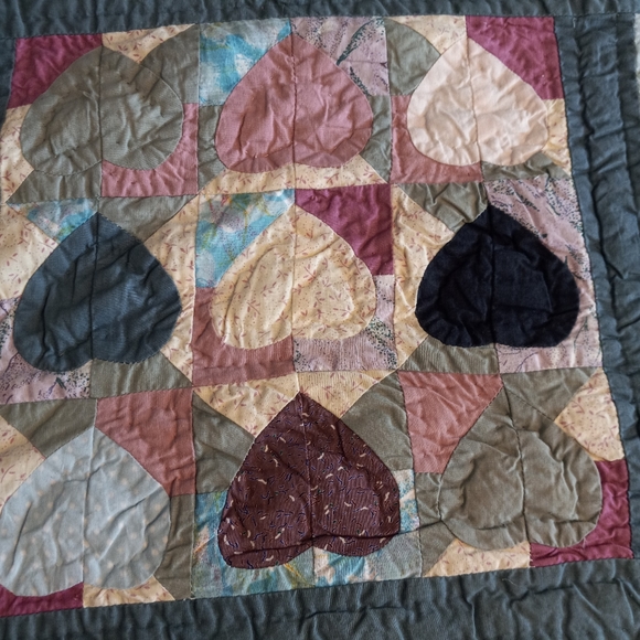 KING SIZED SAMPLER QUILT 87" × 96" - Picture 9 of 16